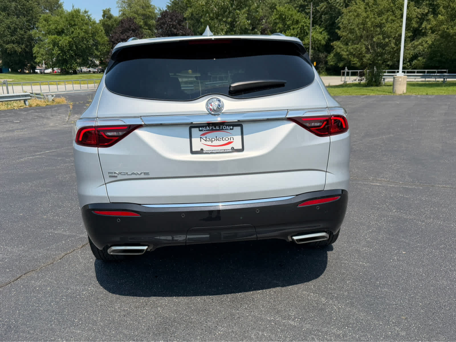 Used 2022 Buick Enclave Premium w/ Surround and Sites Package AWD/4WD image 8