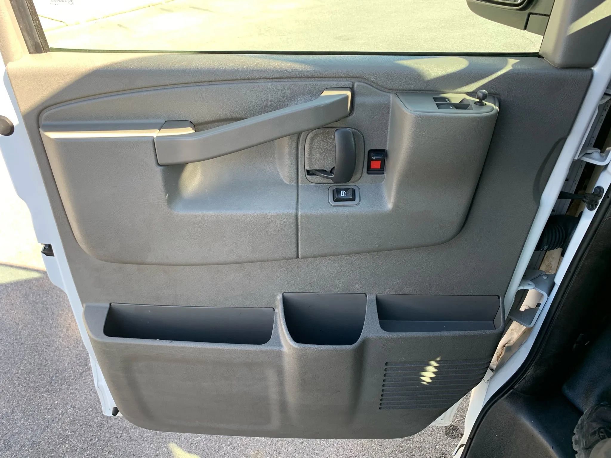 Used 2017 Chevrolet Express 2500 image 8