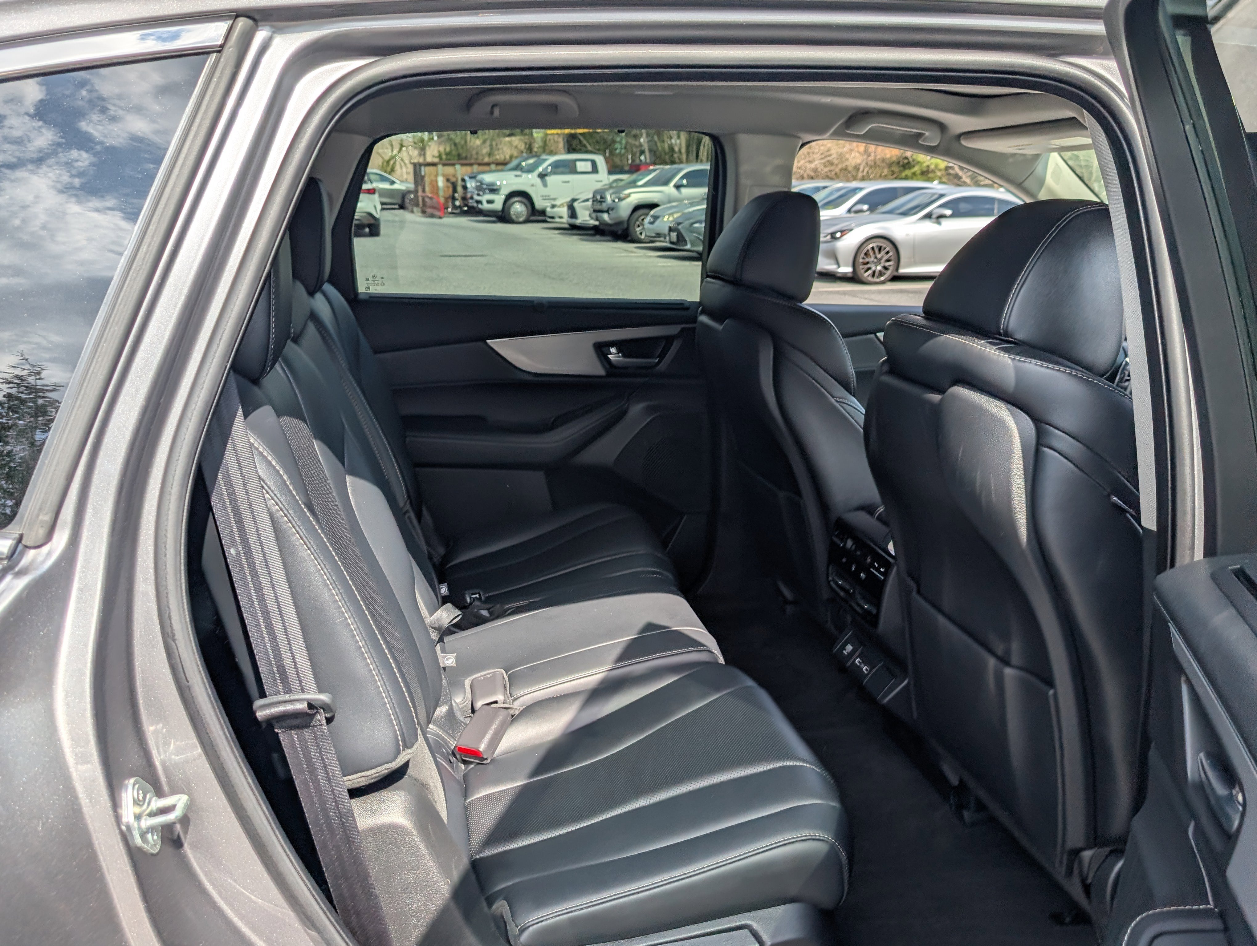 Used 2023 Acura MDX SH-AWD w/ Technology Package image 11