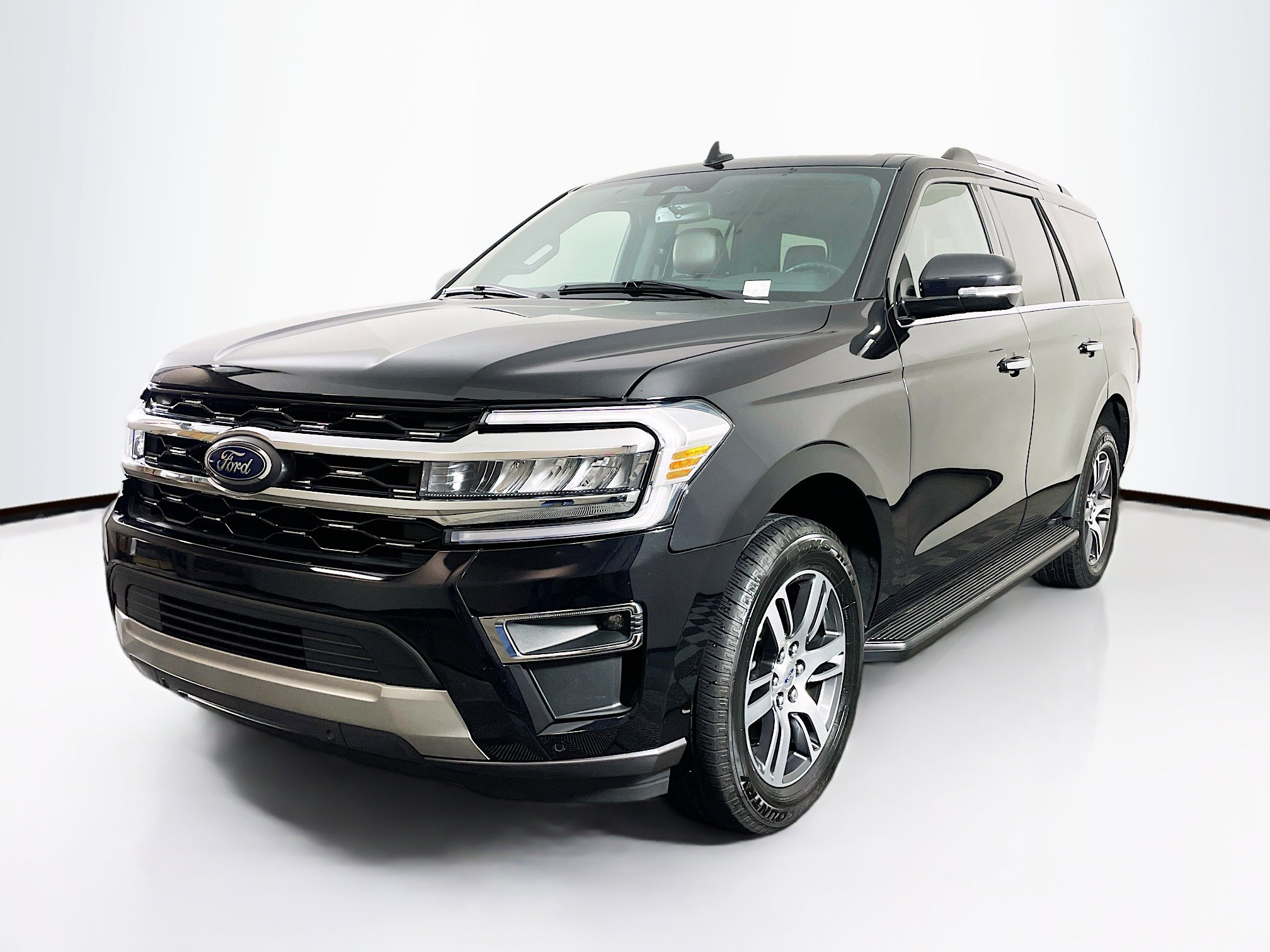 Used 2024 Ford Expedition Limited image 3