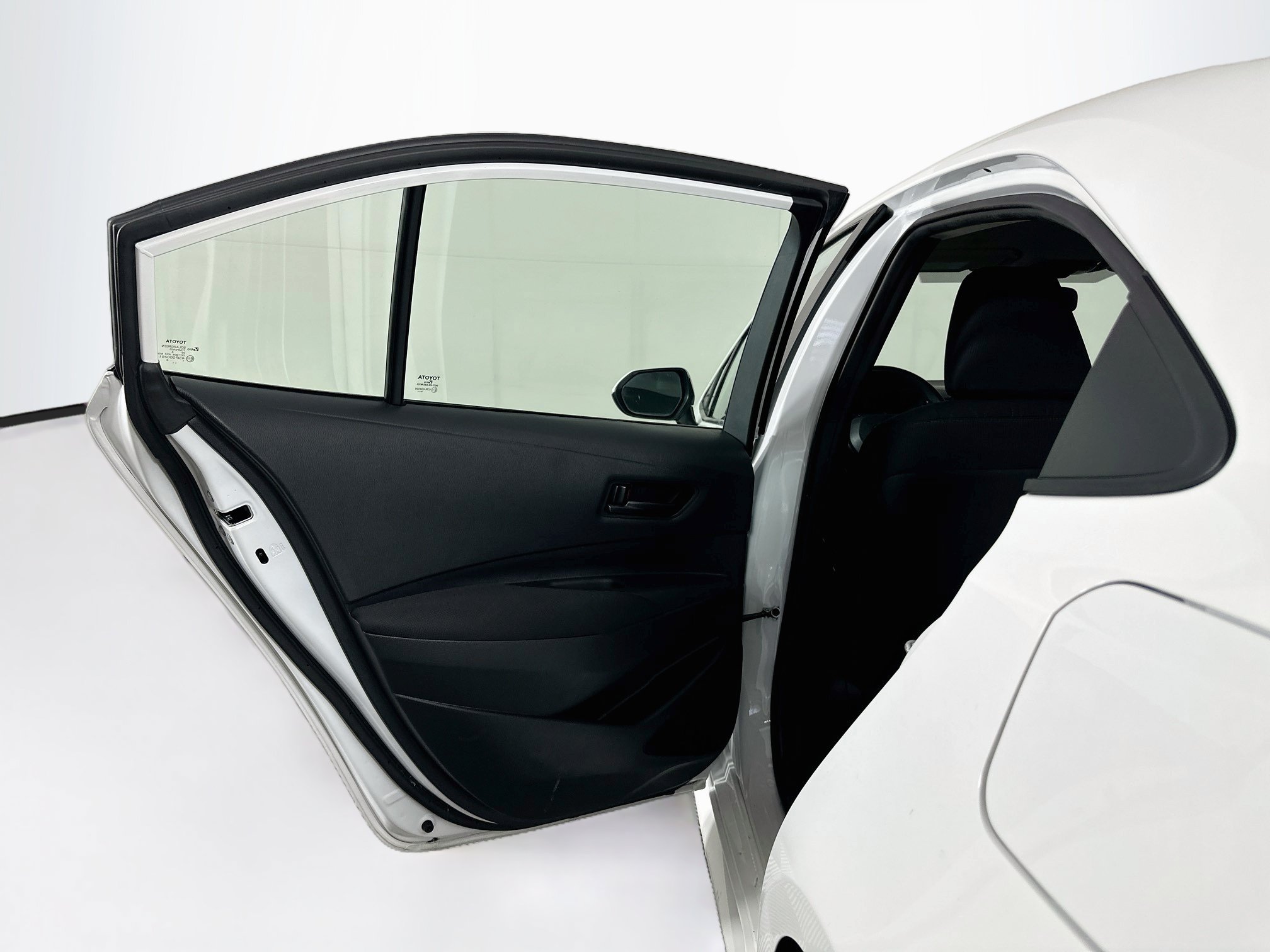 Used 2025 Toyota Corolla LE FWD image 24