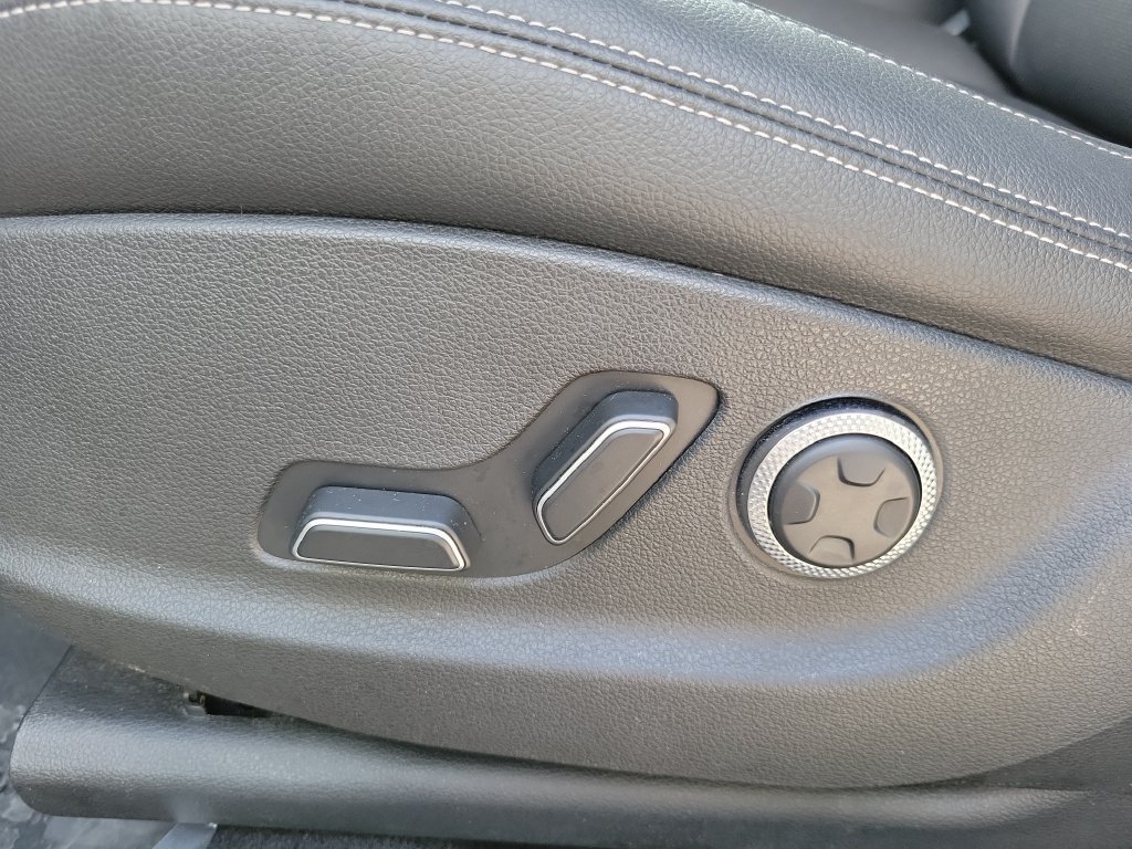 Used 2025 Genesis GV70 2.5T AWD/4WD image 33