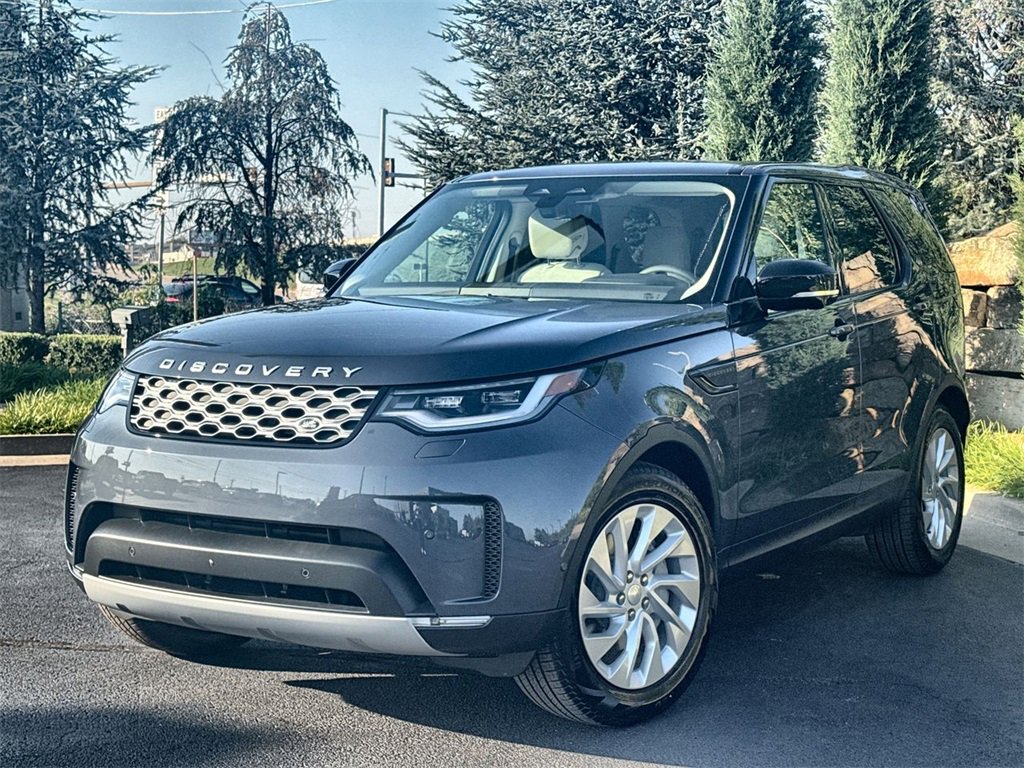 New 2026 Land Rover Discovery S image 1