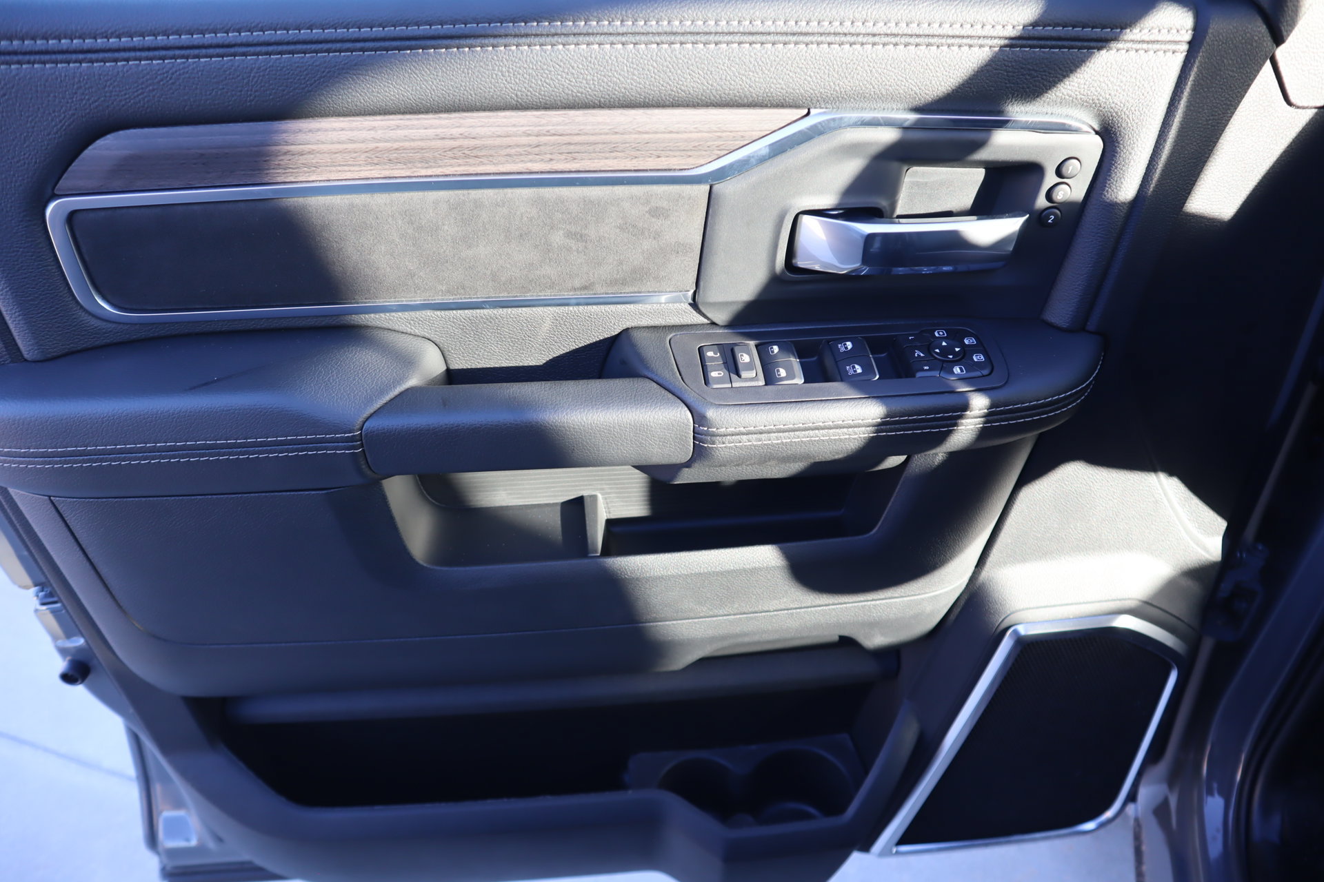 New 2027 RAM 3500 Laramie AWD/4WD image 16