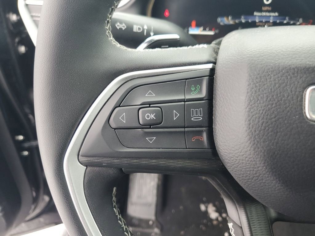 Used 2025 Jeep Grand Cherokee Altitude image 14