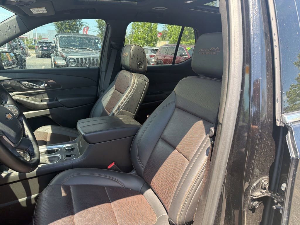 Used 2023 Chevrolet Traverse High Country FWD image 15