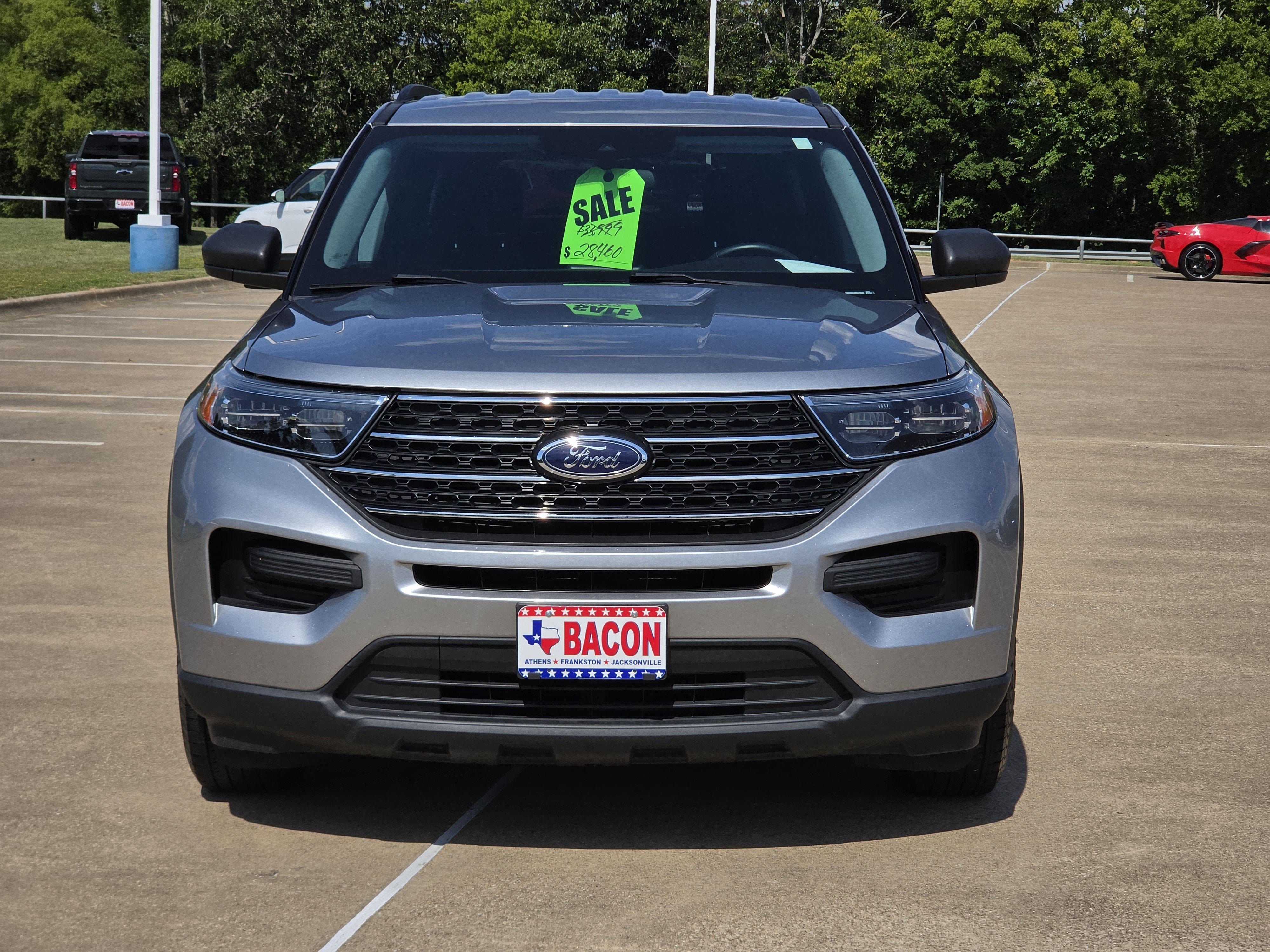 Used 2024 Ford Explorer XLT AWD/4WD image 2