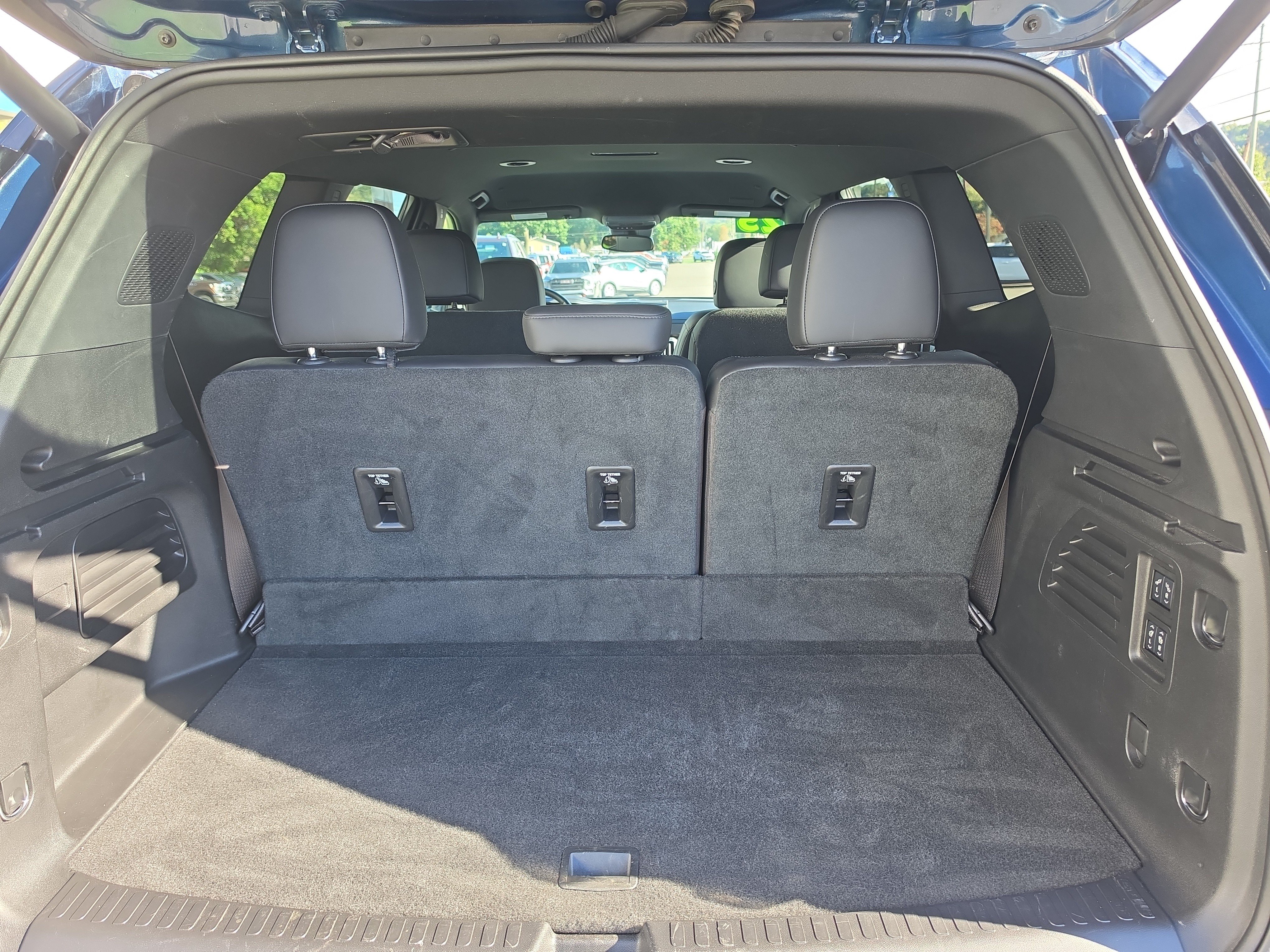 Used 2025 GMC Acadia Denali w/ LPO, Floor Liner Package AWD/4WD image 5
