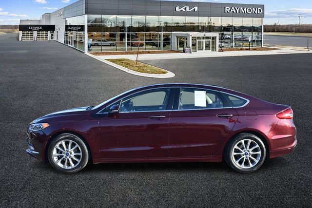 Used 2017 Ford Fusion SE w/ Fusion SE Technology Package image 6