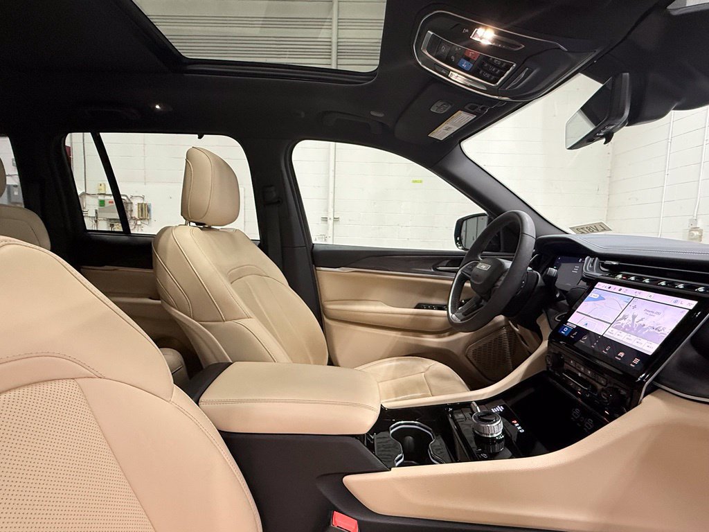 Used 2022 Jeep Grand Cherokee Limited 4xe w/ Luxury Tech Group II AWD/4WD image 40