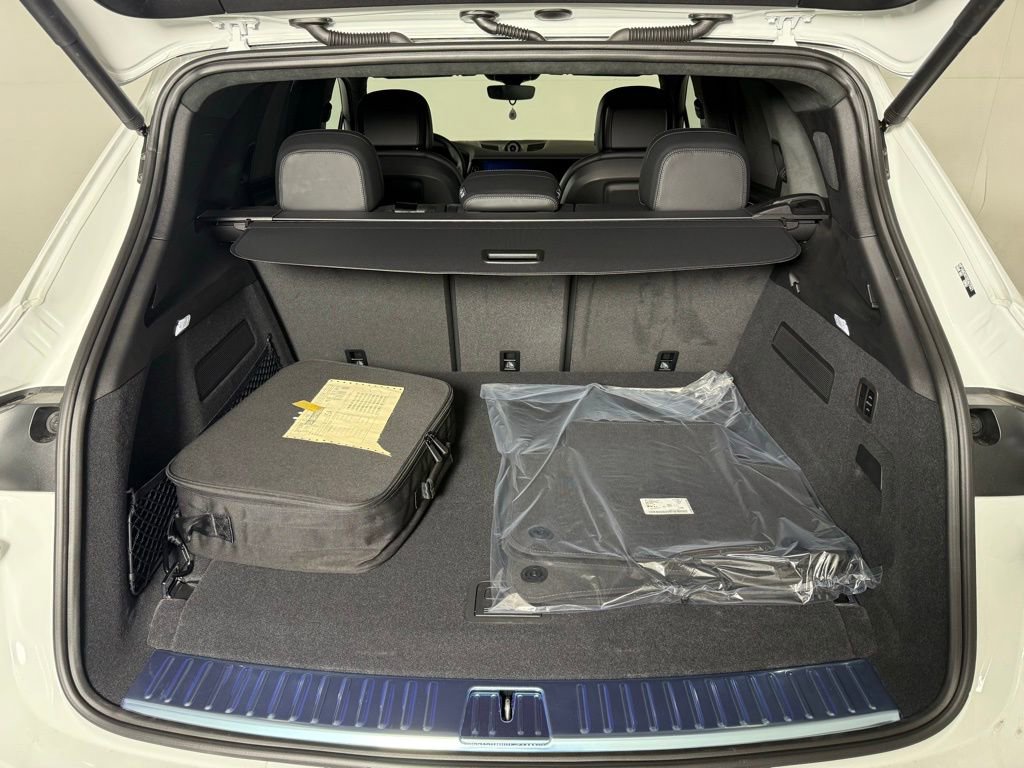 New 2025 Porsche Cayenne Turbo image 17