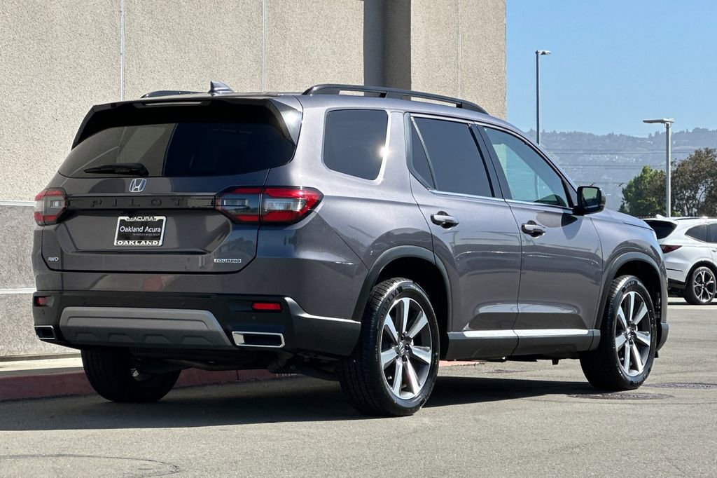Used 2023 Honda Pilot Touring image 4