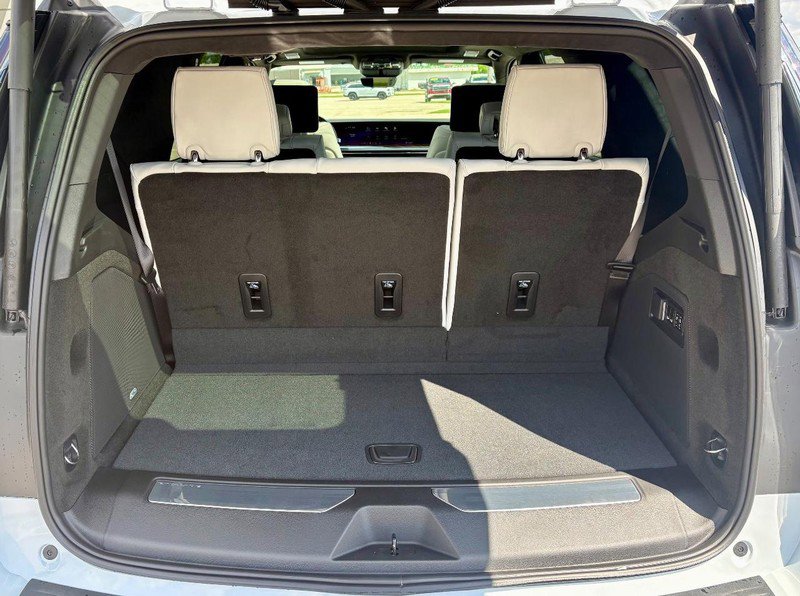 New 2026 Cadillac Escalade Platinum Sport AWD/4WD image 5