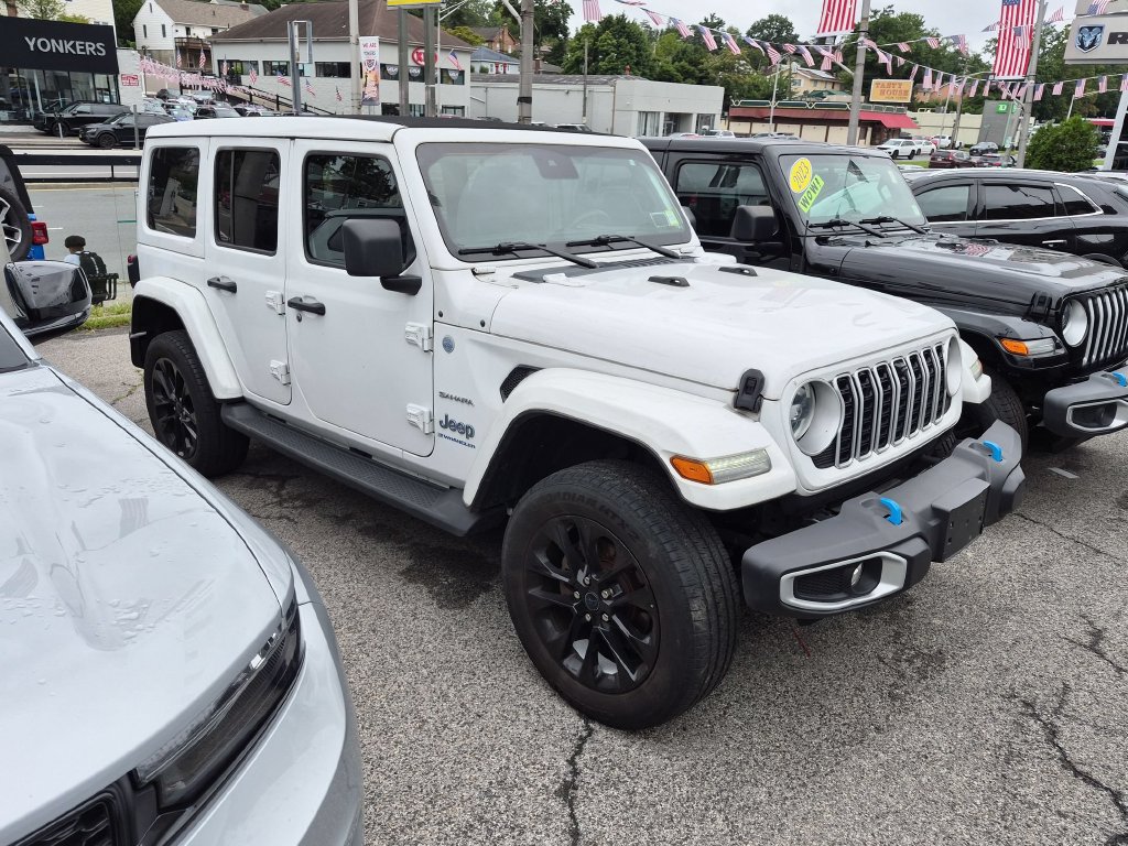 Used 2024 Jeep Wrangler Unlimited Sahara w/ Technology Group AWD/4WD image 2