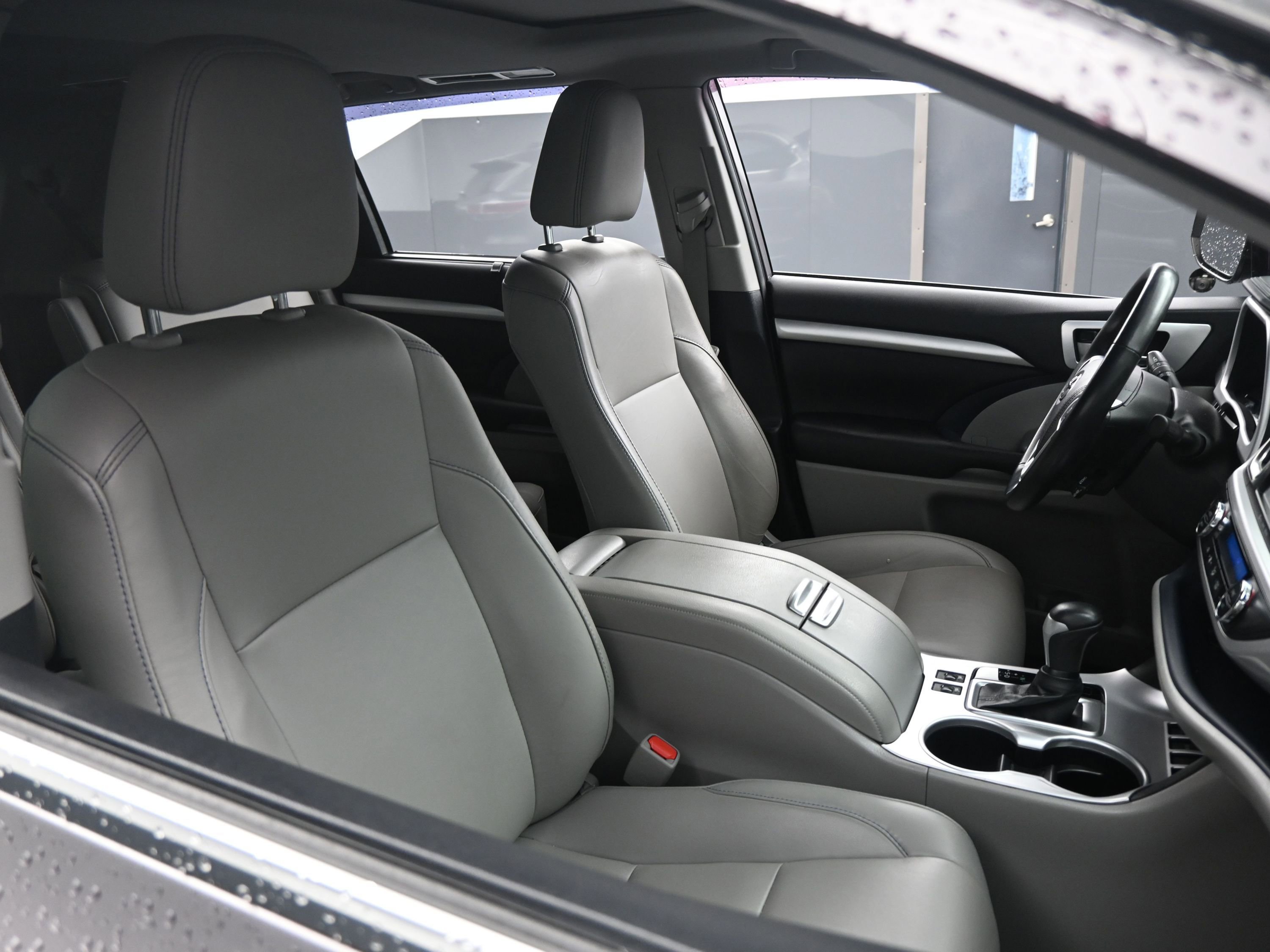 Used 2019 Toyota Highlander XLE image 22