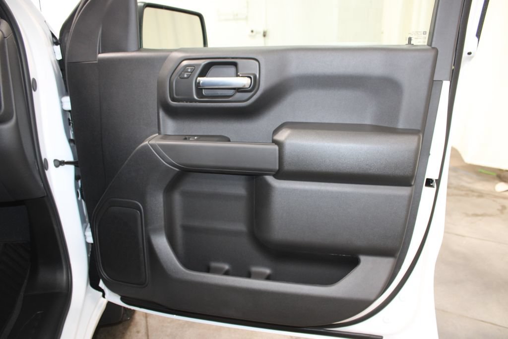 New 2026 Chevrolet Silverado 1500 Custom w/ LPO, Dark Essentials Package AWD/4WD image 39