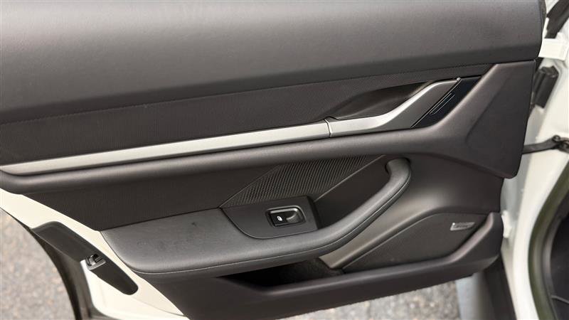 Used 2022 Porsche Taycan image 18