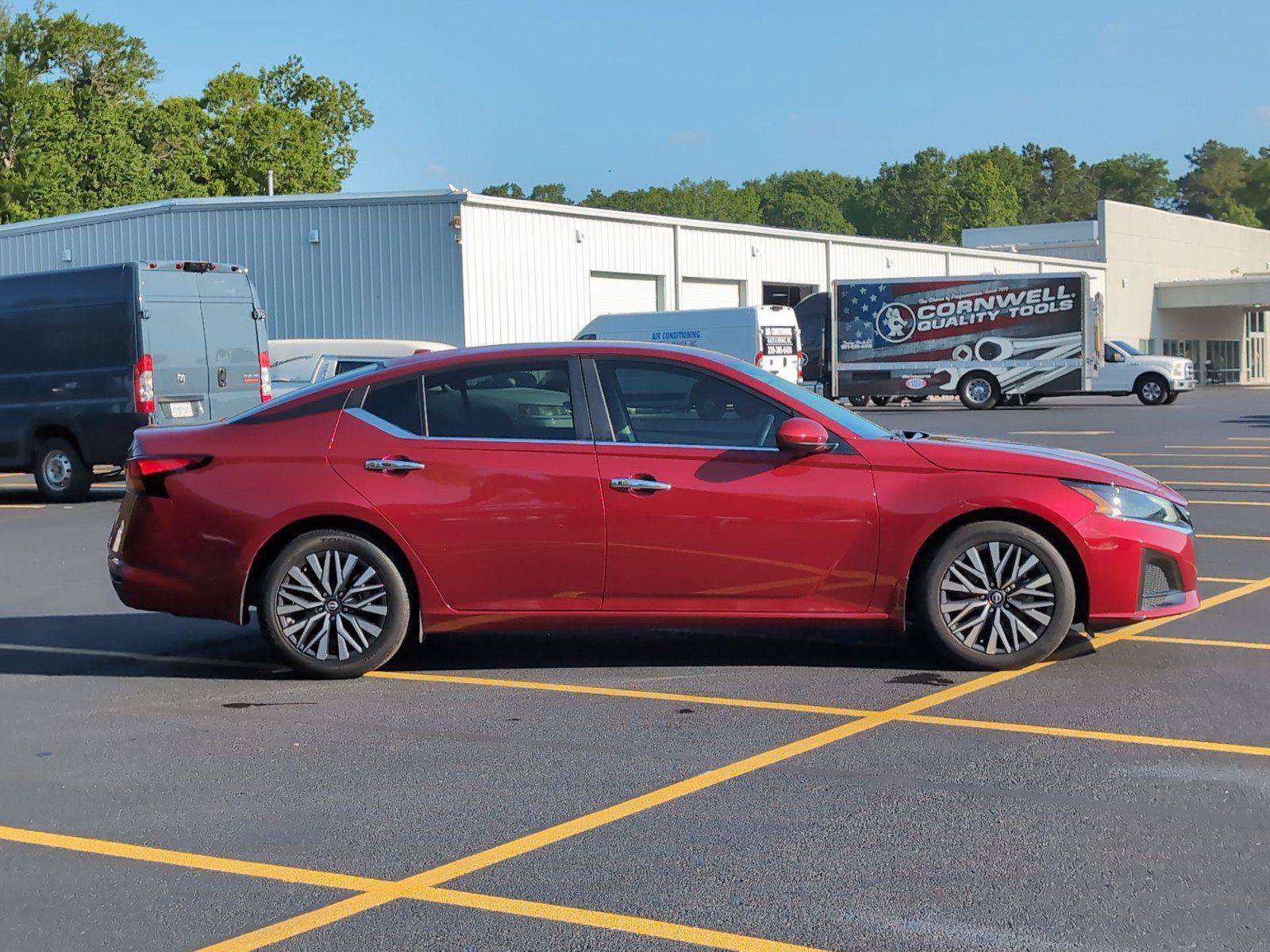 Used 2023 Nissan Altima 2.5 SV FWD image 8