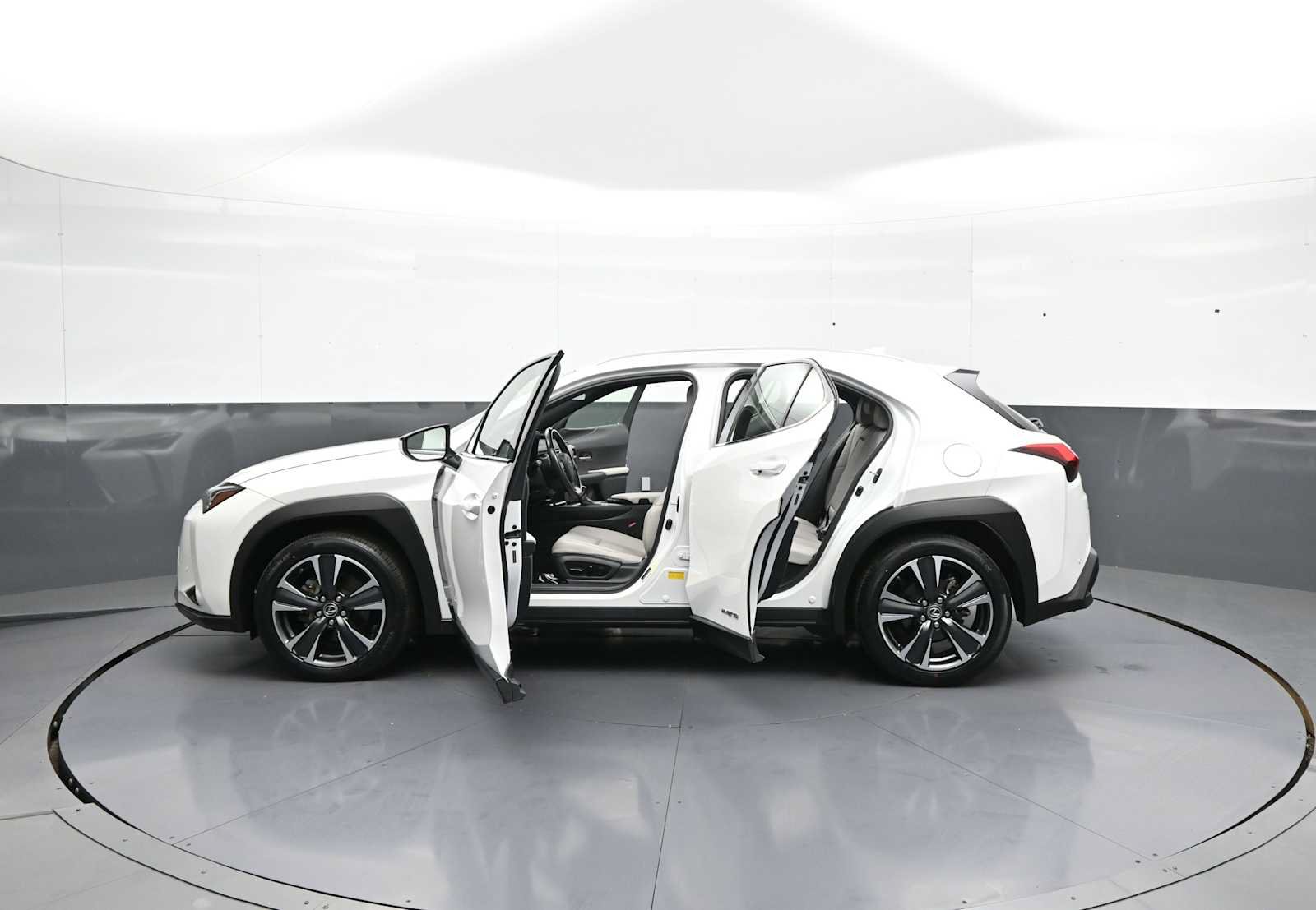 Used 2021 Lexus UX 250h w/ Premium Package AWD/4WD image 44