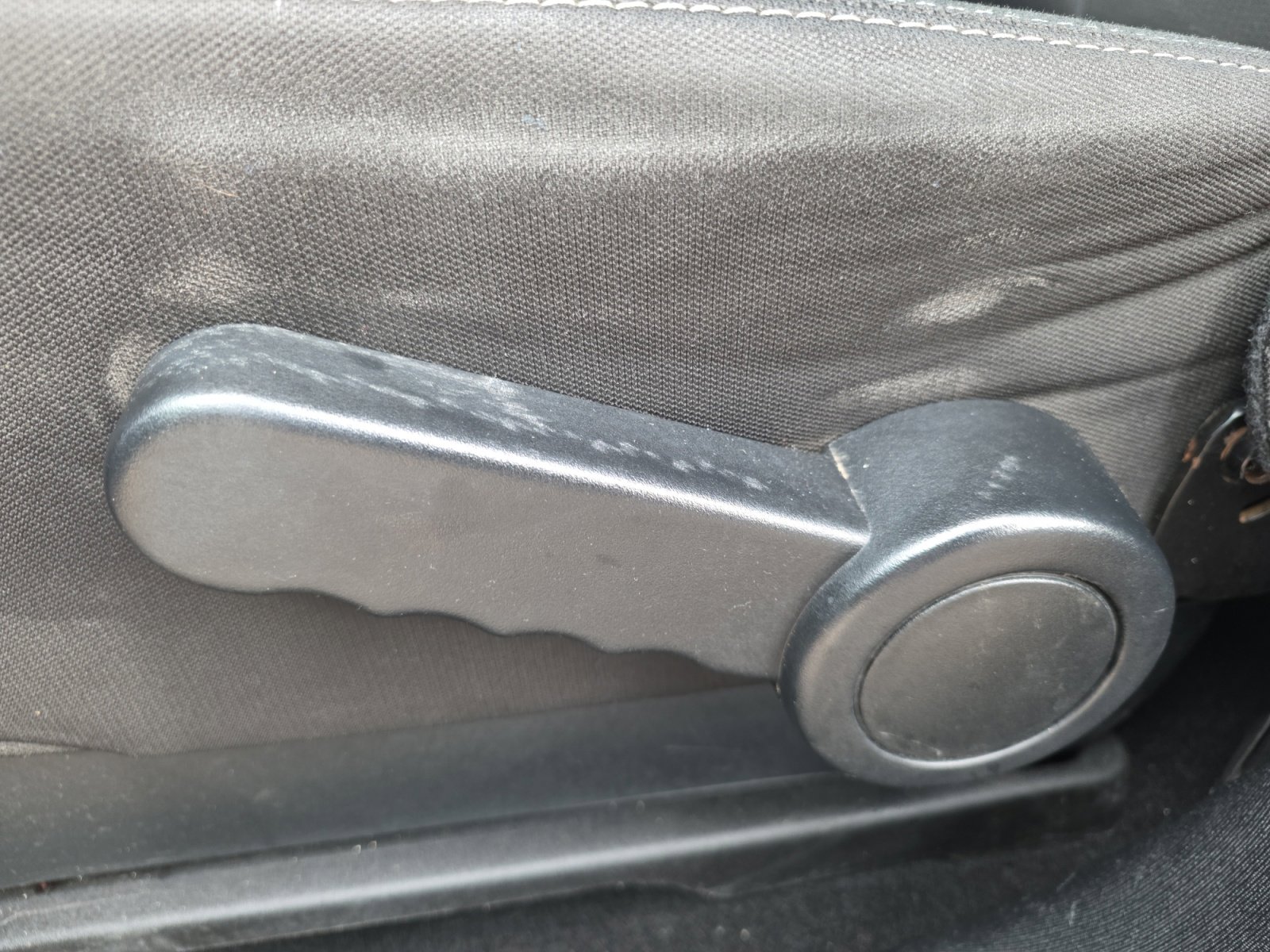 Used 2017 Jeep Wrangler Sahara w/ Connectivity Group image 15