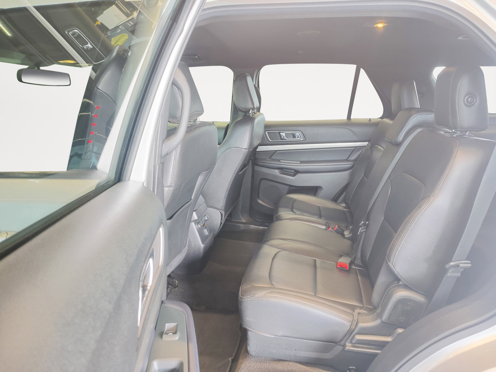 Used 2018 Ford Explorer XLT w/ Equipment Group 202A image 25