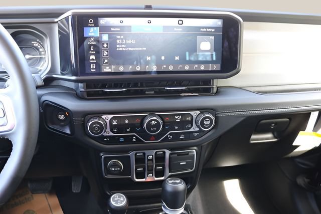 Used 2025 Jeep Wrangler Unlimited Sahara w/ Safety Group image 20