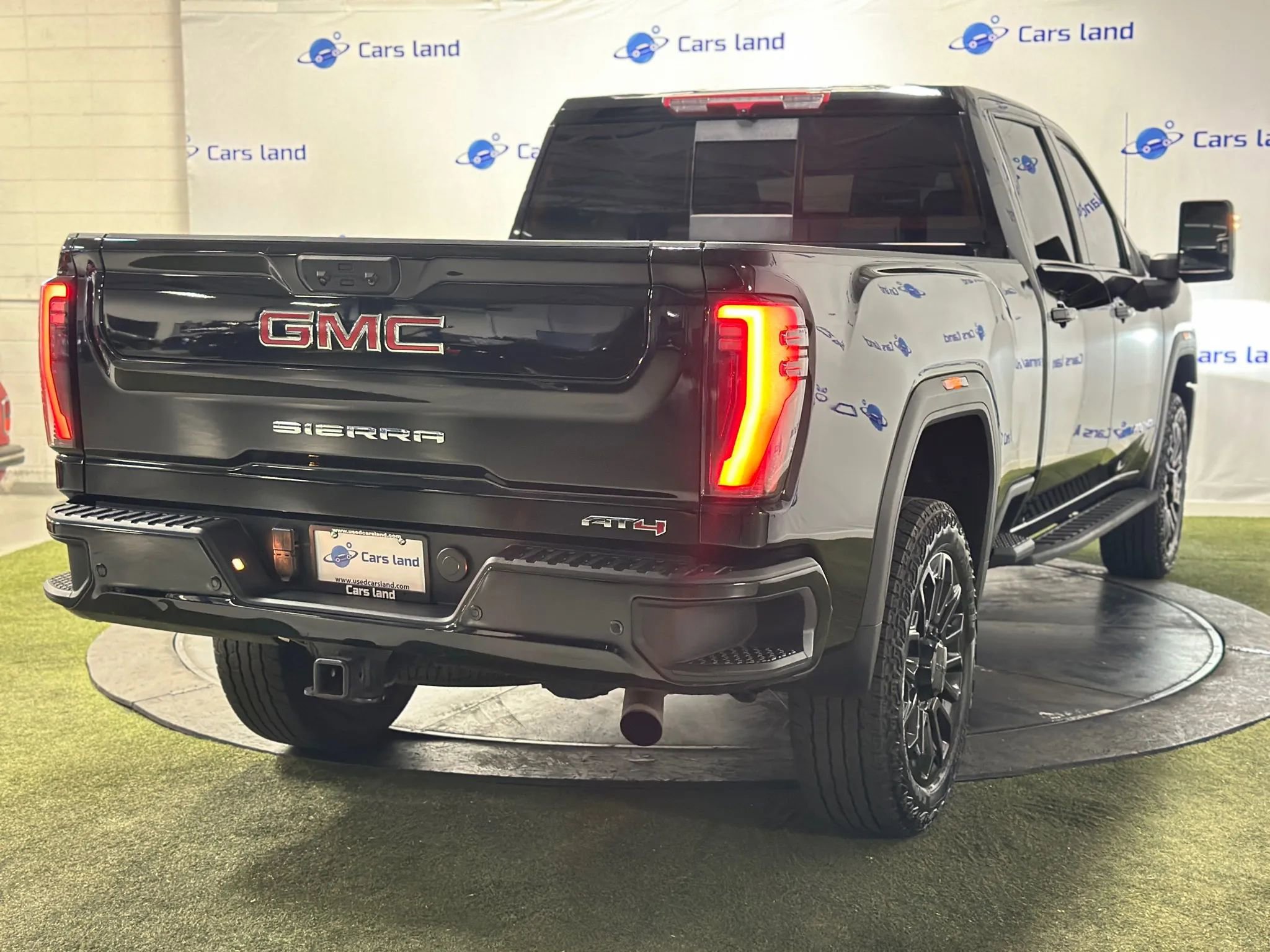 Used 2025 GMC Sierra 2500 AT4 w/ AT4 Preferred Package image 4