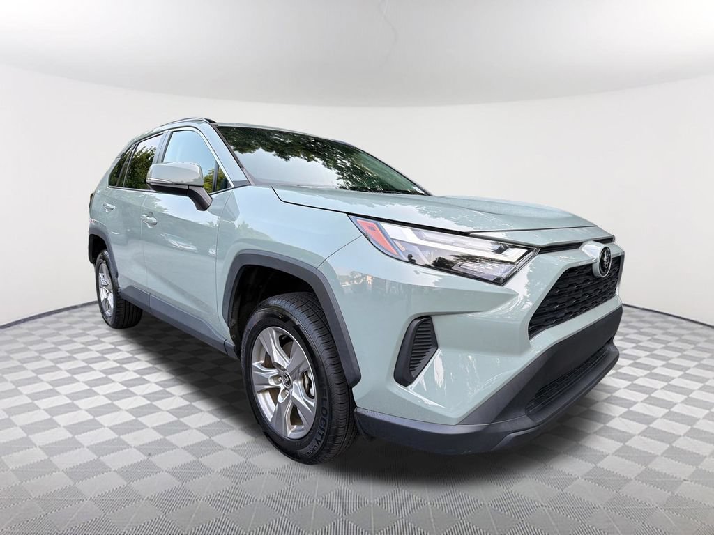 Used 2022 Toyota RAV4 XLE w/ Convenience Package FWD image 3