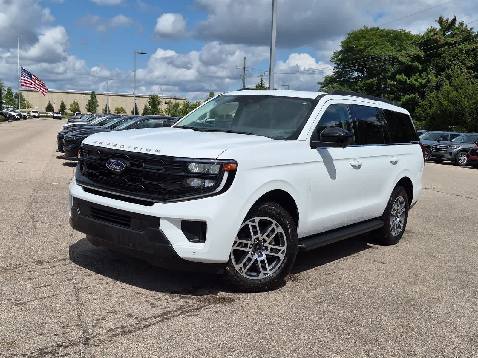 New 2026 Ford Expedition Active AWD/4WD image 1