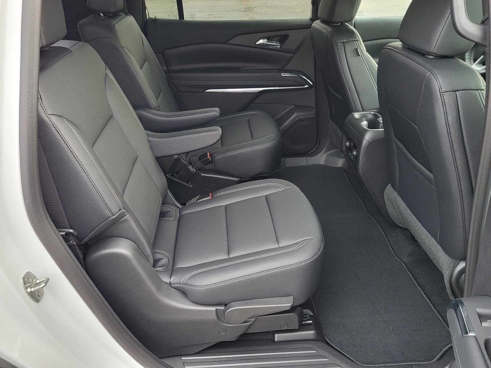 New 2026 Chevrolet Traverse LT w/ Midnight/Sport Edition FWD image 11