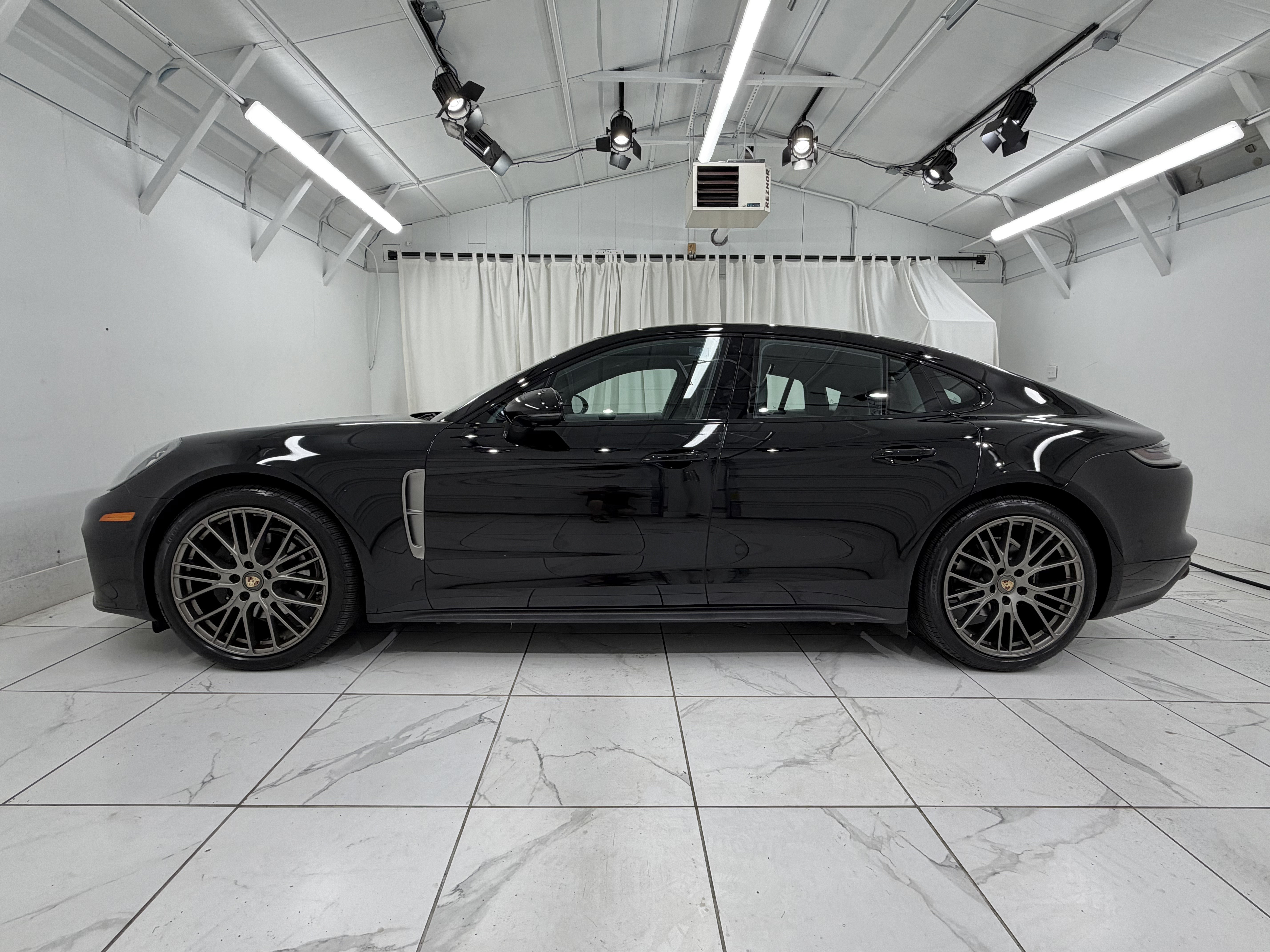 Certified 2023 Porsche Panamera 4 Platinum Edition AWD/4WD image 15