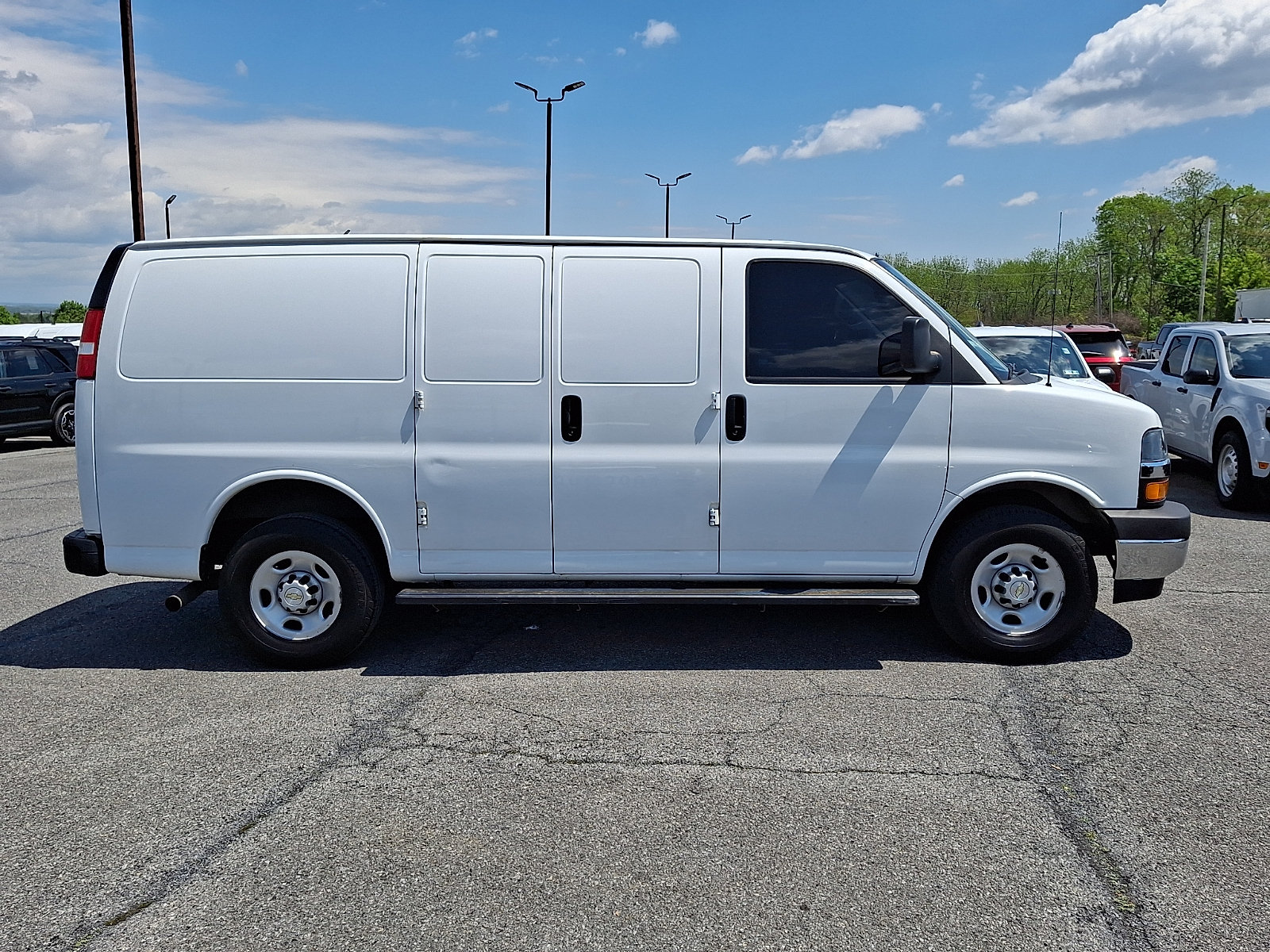 Used 2022 Chevrolet Express 2500 w/ Communications Package RWD image 7