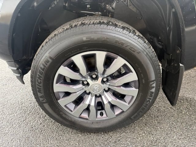 Used 2022 Toyota Tacoma Limited AWD/4WD image 13
