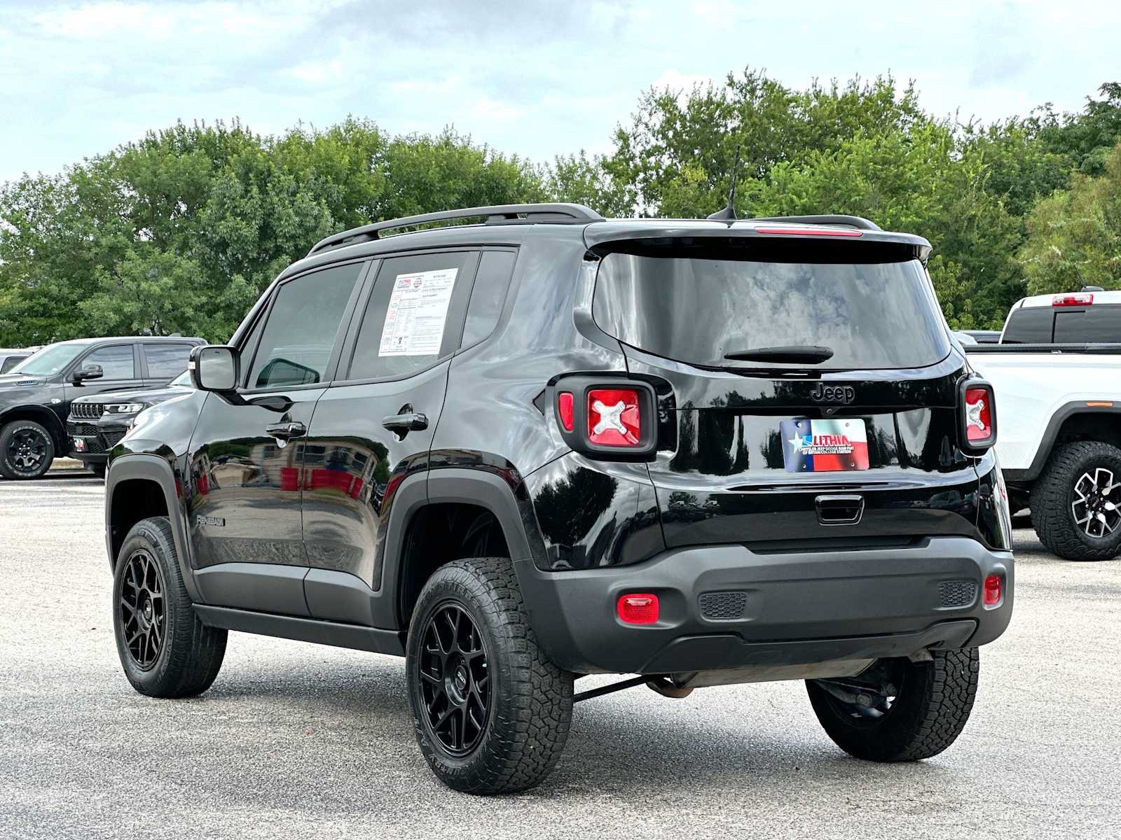 Used 2023 Jeep Renegade Latitude AWD/4WD image 13