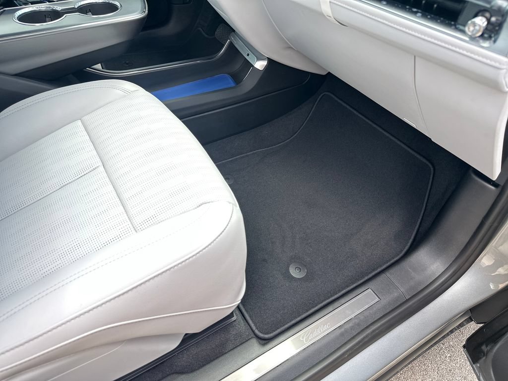 New 2026 Cadillac Lyriq Premium Luxury w/ LPO, Floor Liner Package AWD/4WD image 42