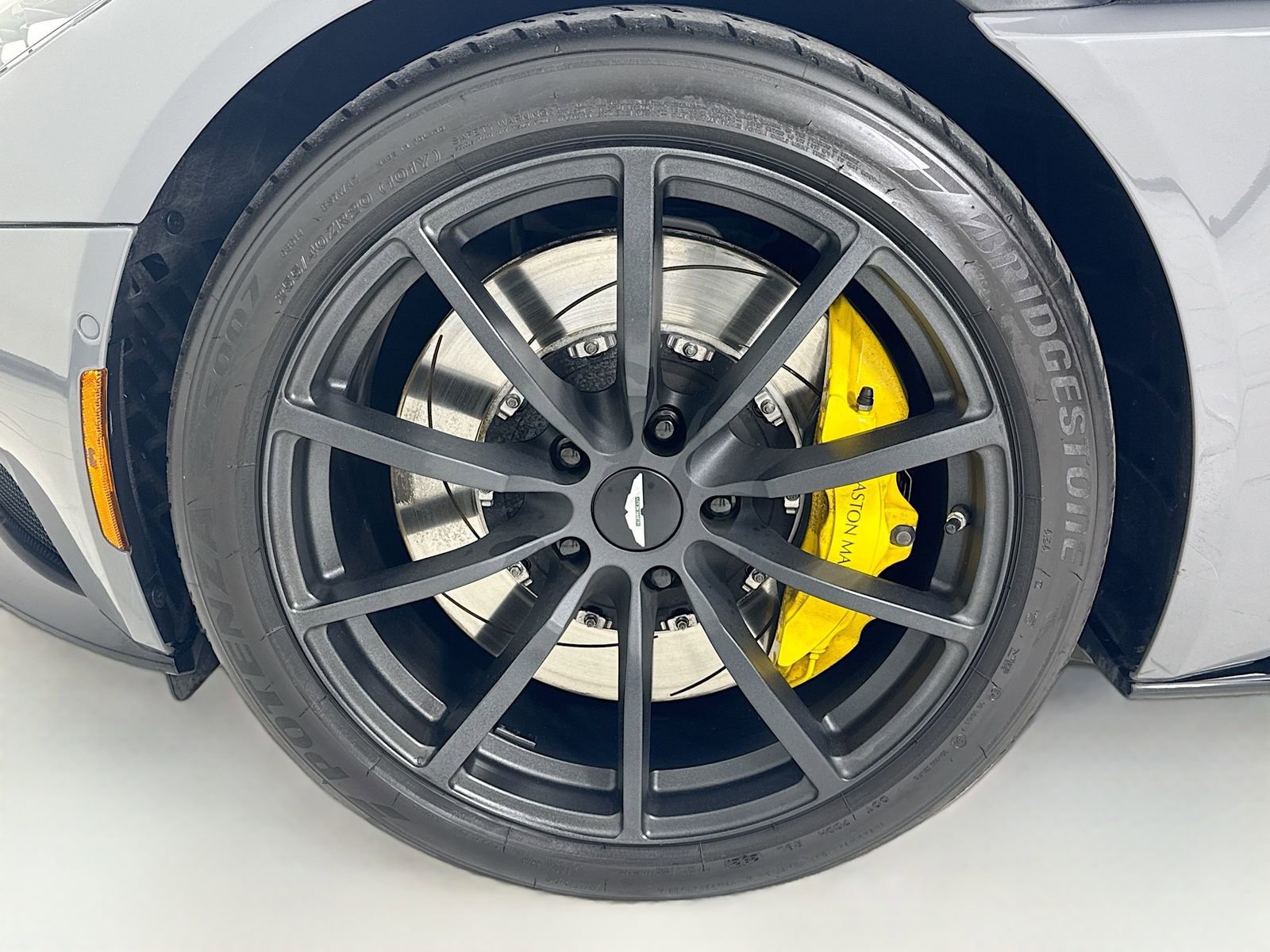 Used 2022 Aston Martin DB11 Coupe image 9