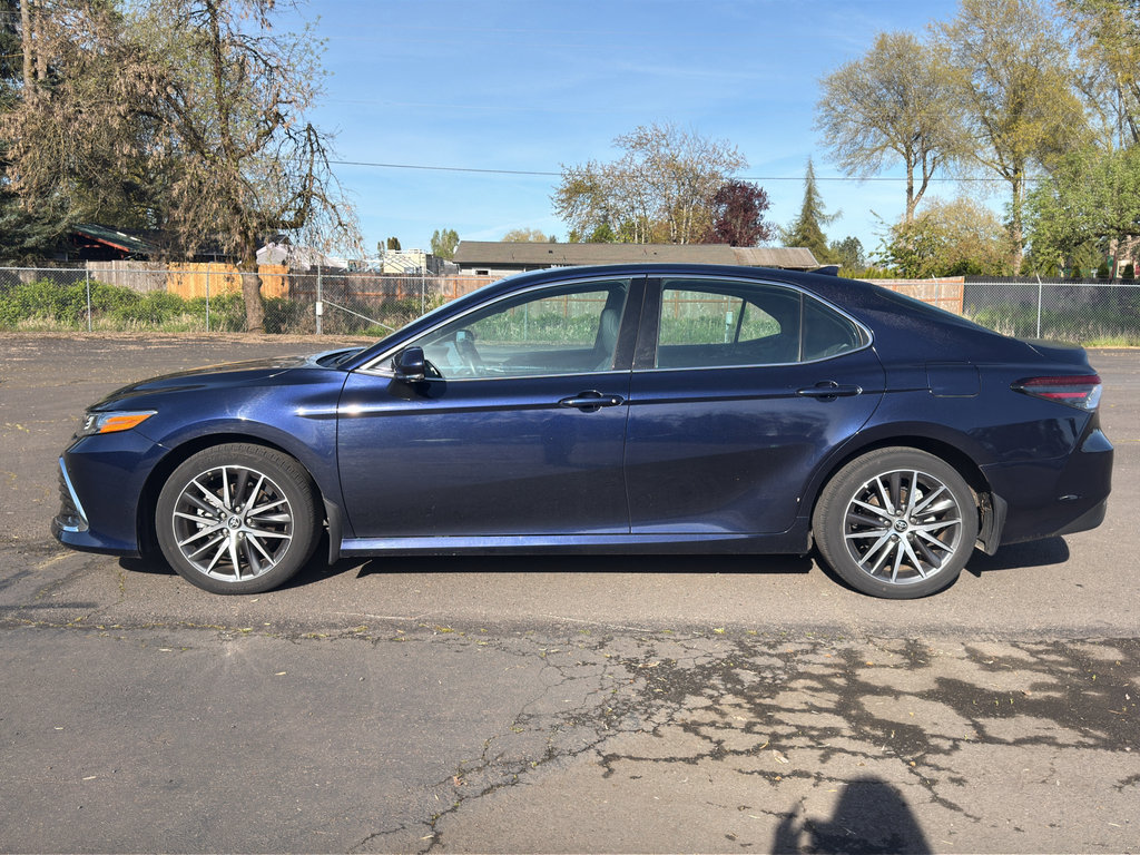 Used 2022 Toyota Camry XLE w/ Navigation Upgrade Package image 4