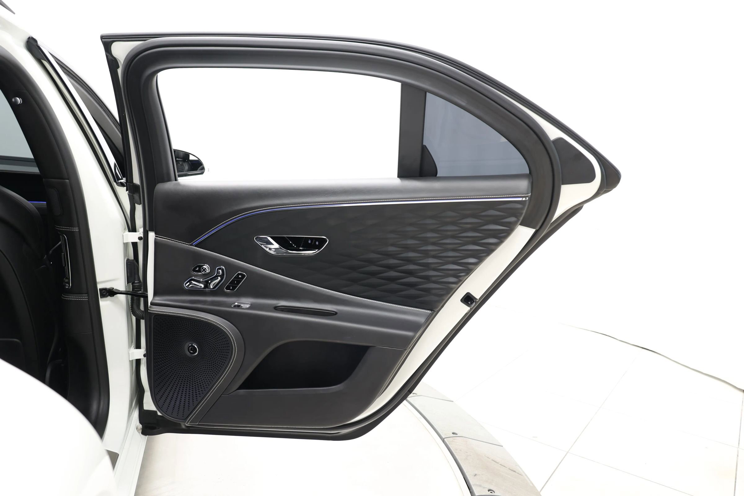 Used 2020 Bentley Flying Spur W12 image 87