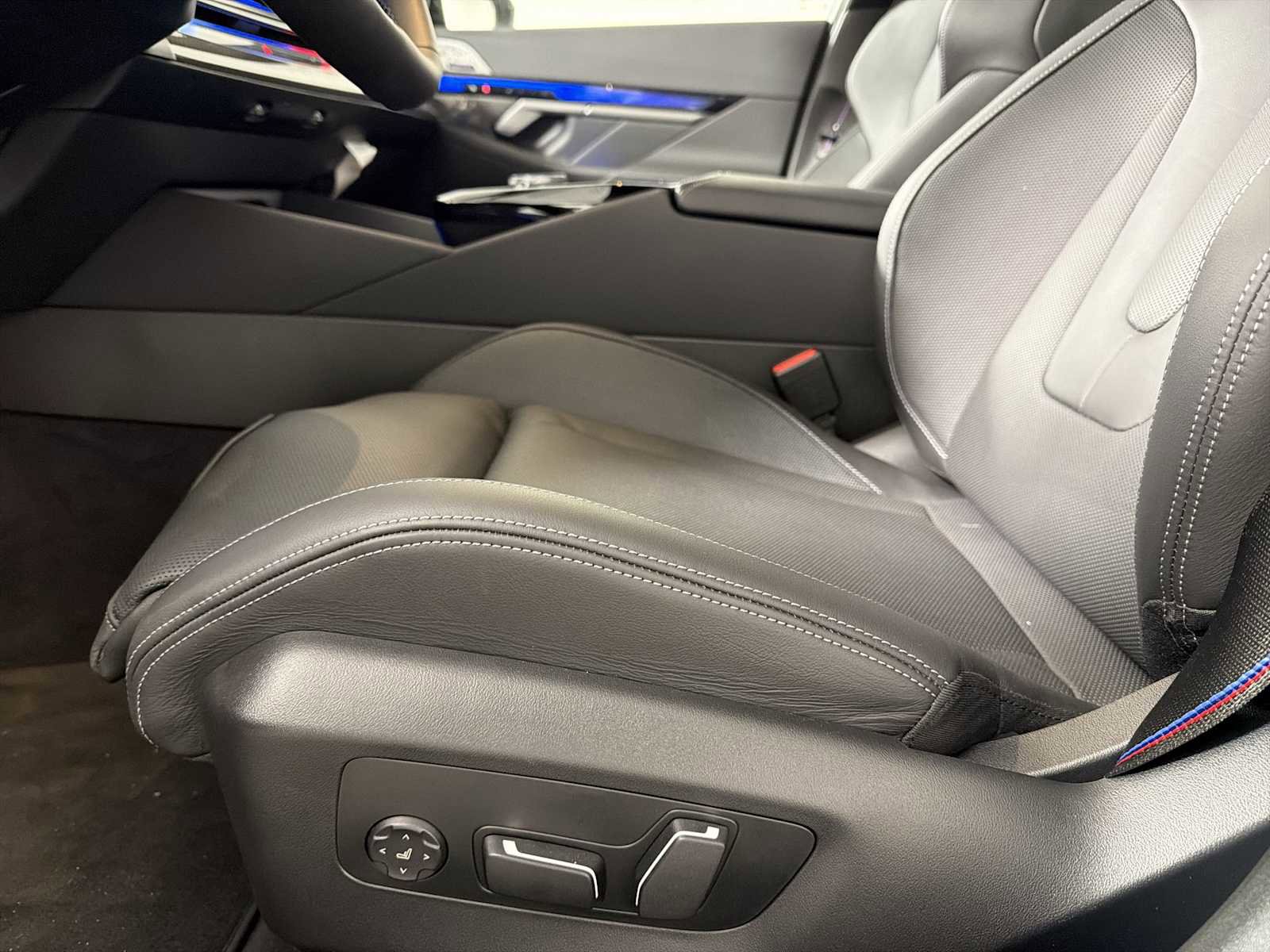 New 2026 BMW M5 w/ Executive Package AWD/4WD image 12