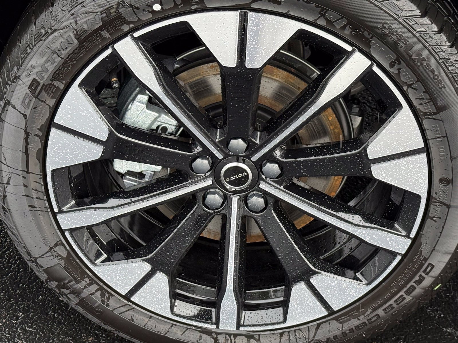 New 2027 Volvo XC60 B5 Plus AWD/4WD image 12