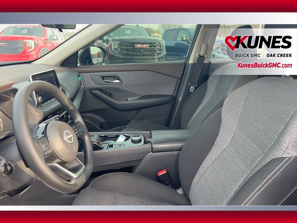 Used 2022 Nissan Rogue SV image 12