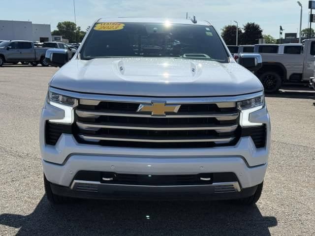 Used 2023 Chevrolet Silverado 1500 High Country w/ Technology Package AWD/4WD image 3