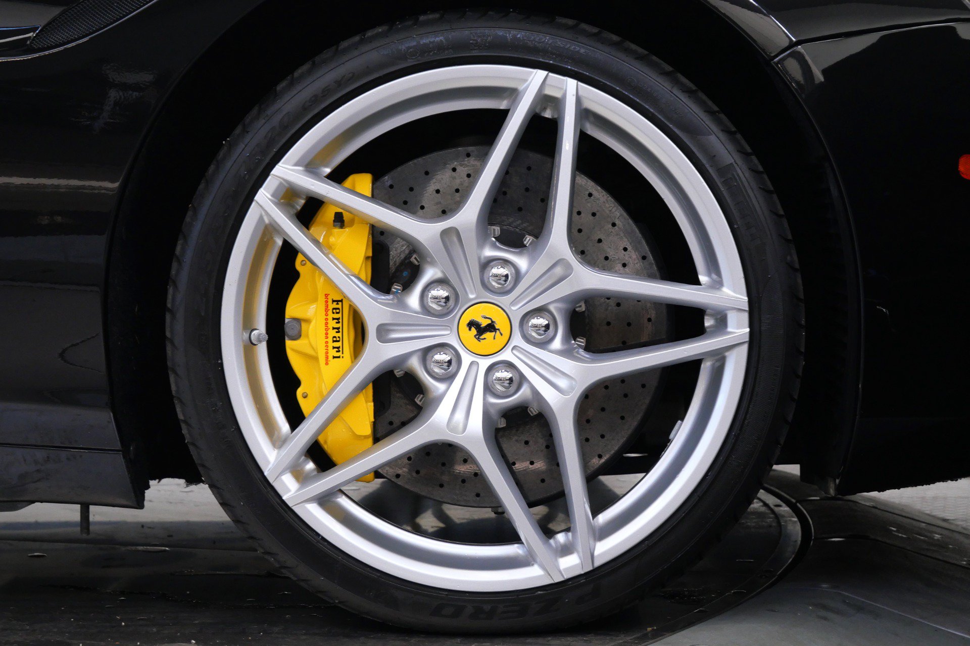Used 2015 Ferrari California T RWD image 41