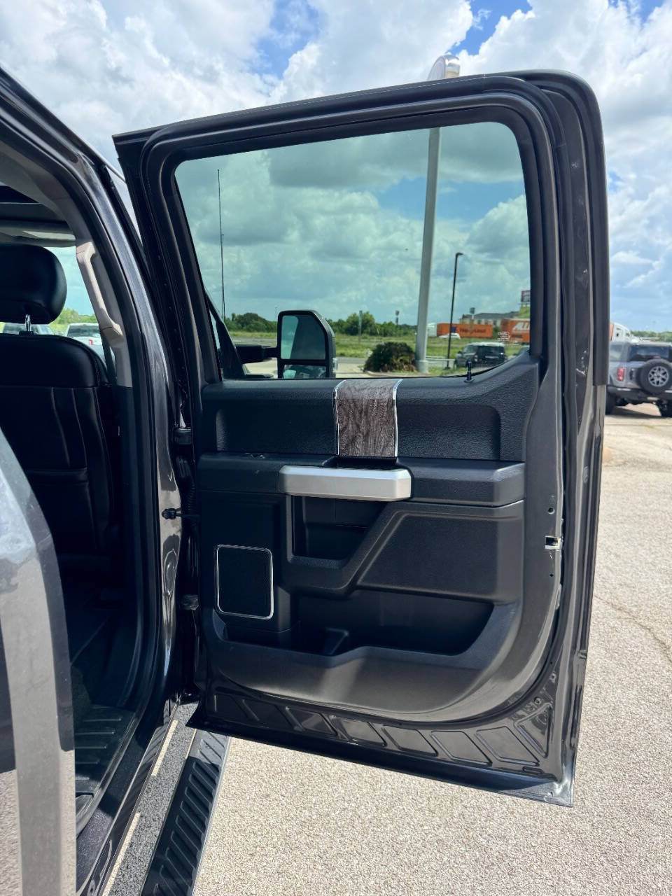 Used 2017 Ford F350 Lariat AWD/4WD image 15
