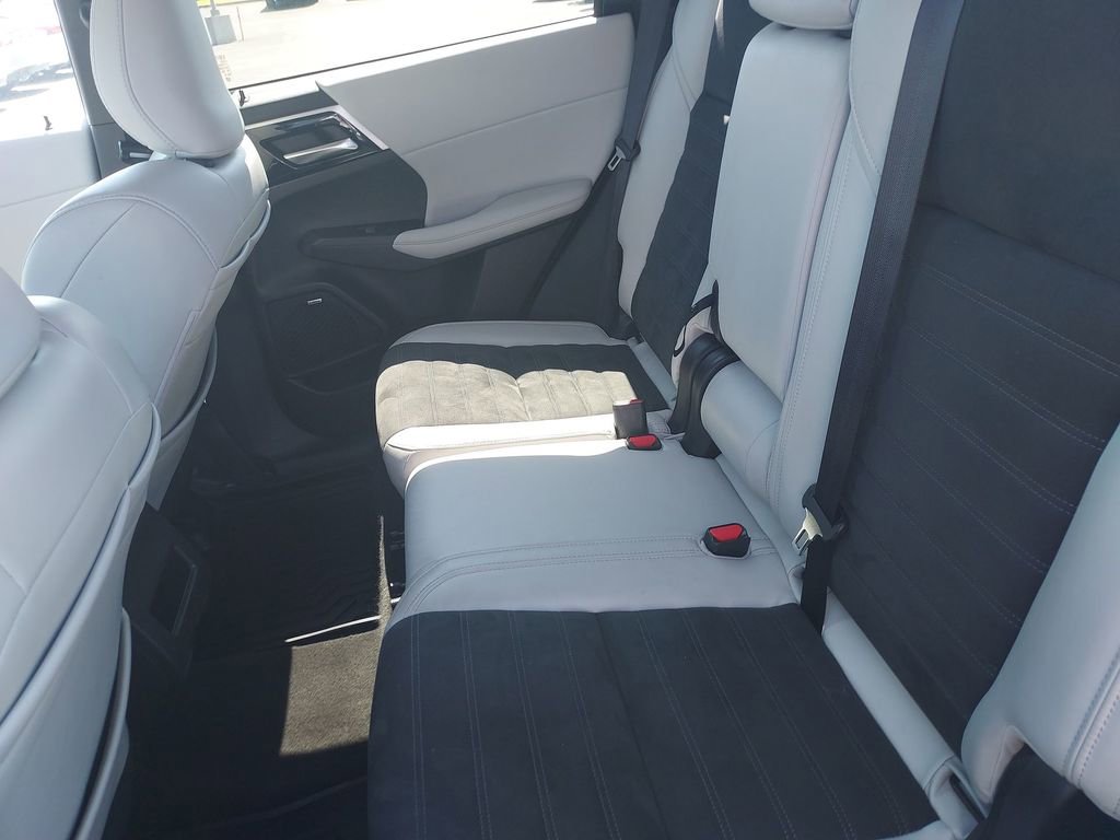 Used 2025 Mitsubishi Outlander SE FWD image 28