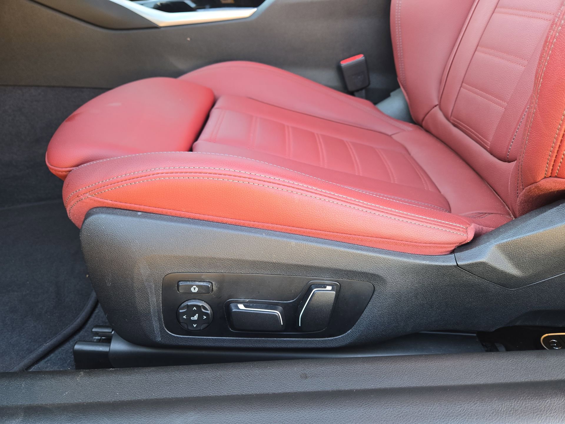 Certified 2024 BMW 230i Coupe w/ Premium Package RWD image 17