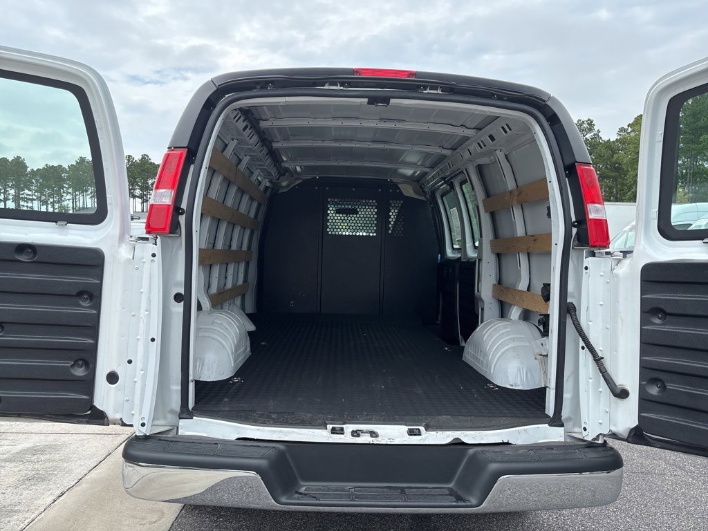 Used 2023 GMC Savana 2500 w/ Driver Convenience Package image 15