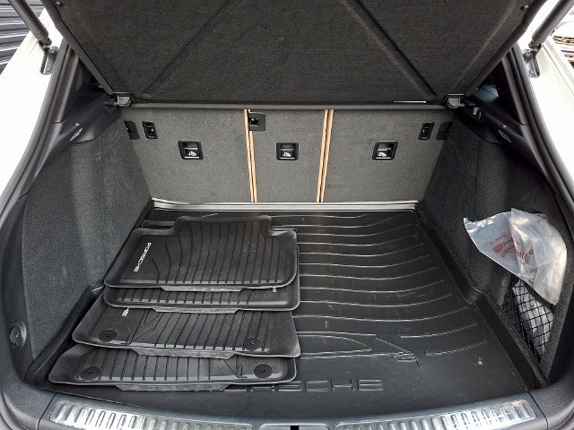 Certified 2026 Porsche Macan AWD/4WD image 31