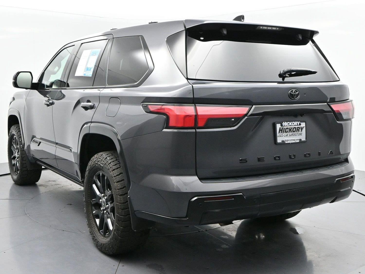 Used 2023 Toyota Sequoia Platinum AWD/4WD image 5