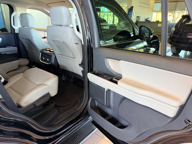 Used 2026 Ford Expedition Active AWD/4WD image 28